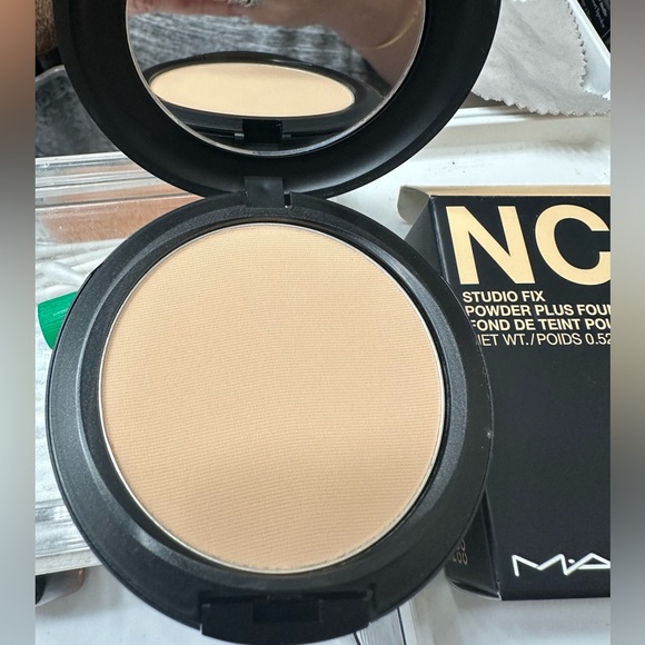 MAC Cosmetics Other - MAC Studio Fix Powder Plus Foundation